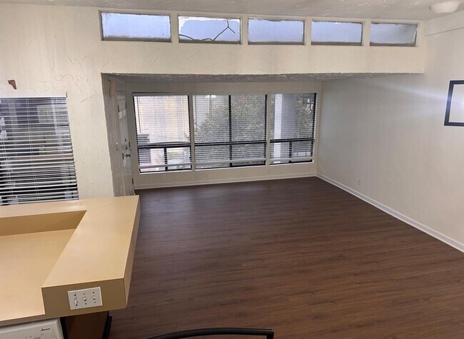 Building Photo - 5916 Lago Vista Way