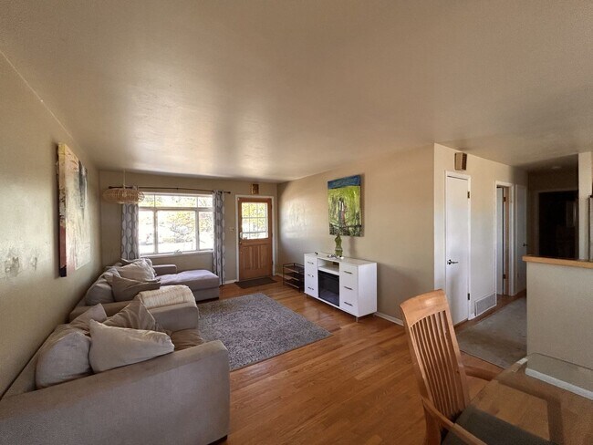 Building Photo - Enjoy Amazing Flatiron Views, Abundant Space, and A Large Backyard in this 5 Bedroom Home