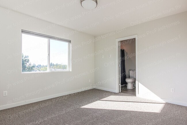 Building Photo - 2968 SE 92nd Ave