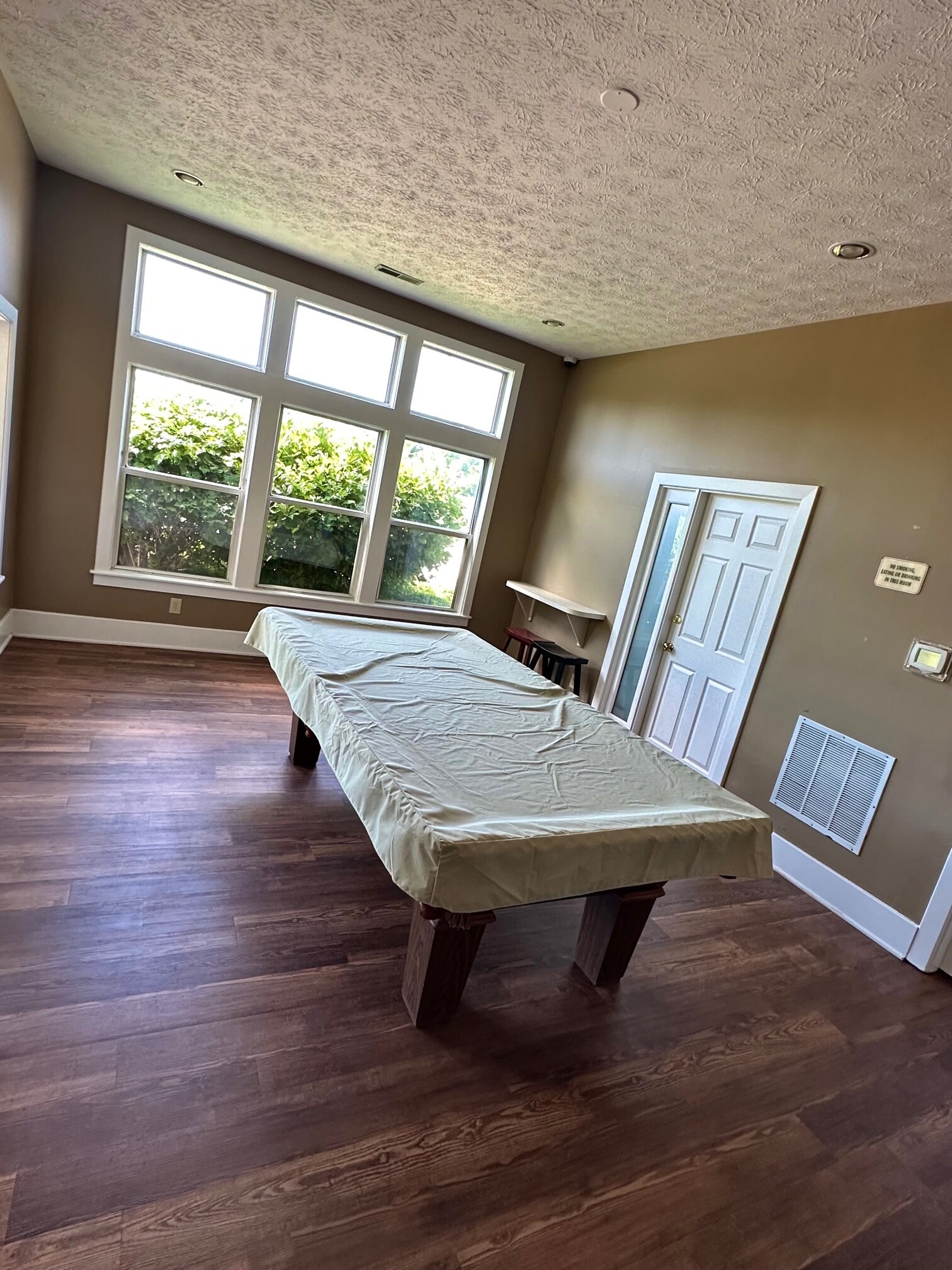 Billiard - 8919 Eagleview Dr