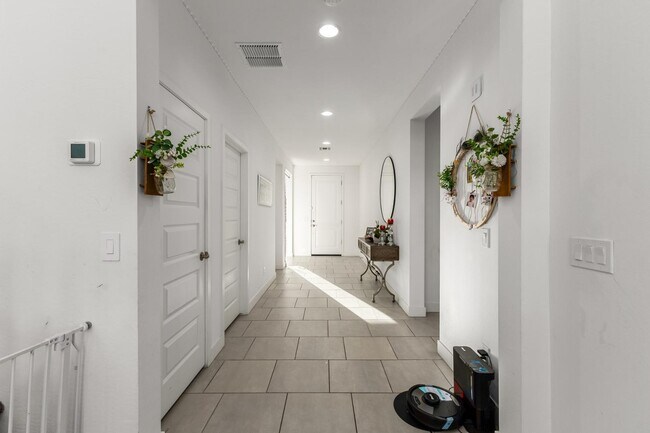 Building Photo - 6759 N 128th Dr