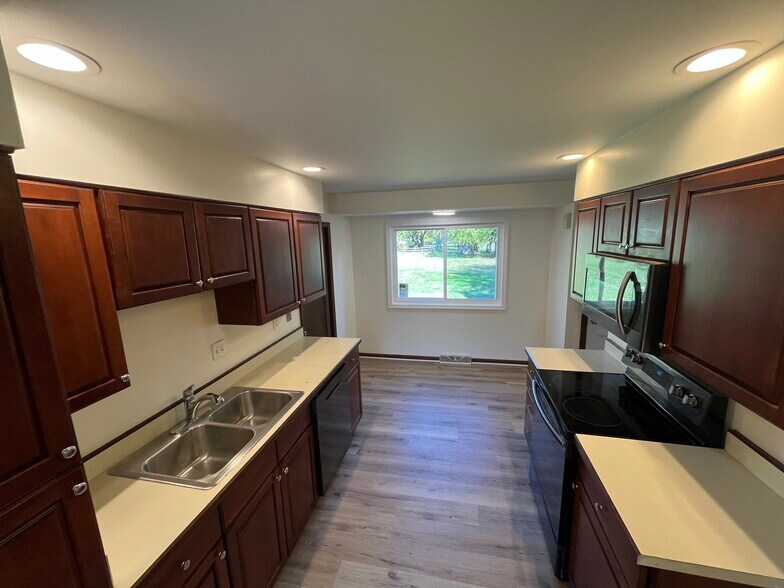 Building Photo - 7080 Millikin Rd