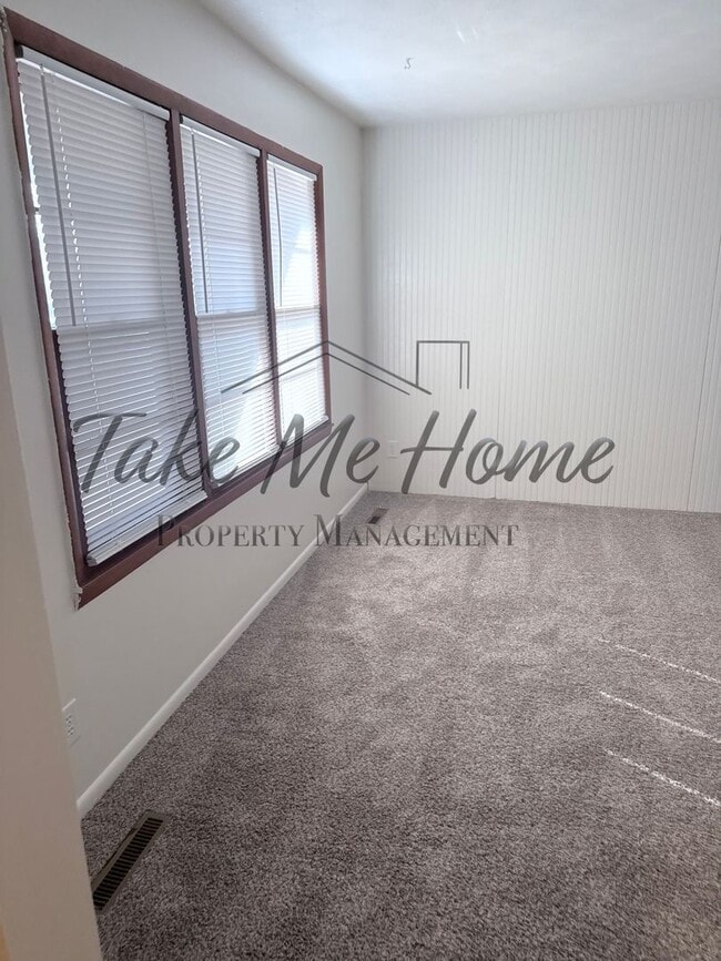 Building Photo - Charming 2-Bed, 1-Bath Home for Rent in All-Brick Fourplex