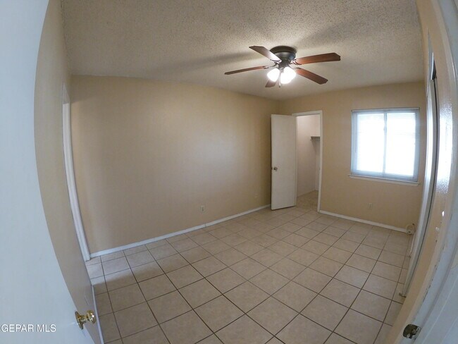 Building Photo - 2403 Red Sails Dr