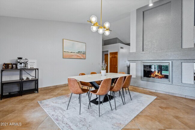 Building Photo - 5735 E Campo Bello Dr