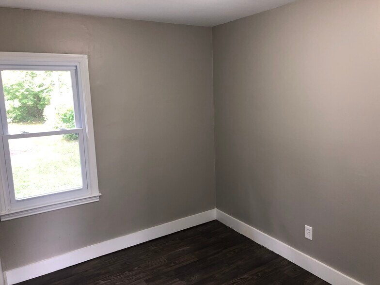 Bedroom 1 - 18768 Roscommon St