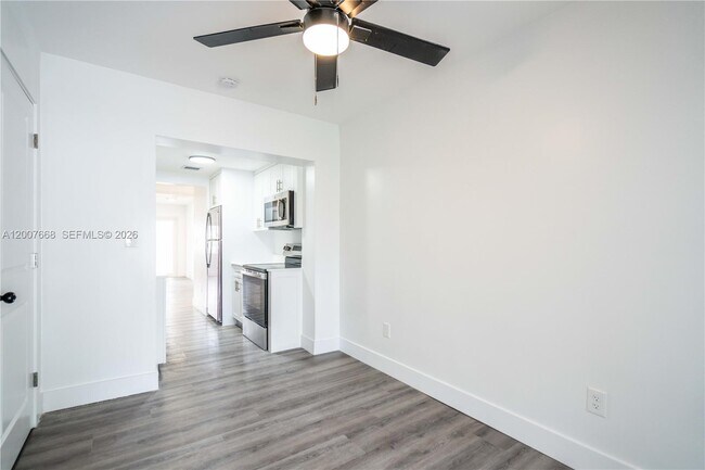 Building Photo - 725 81st St