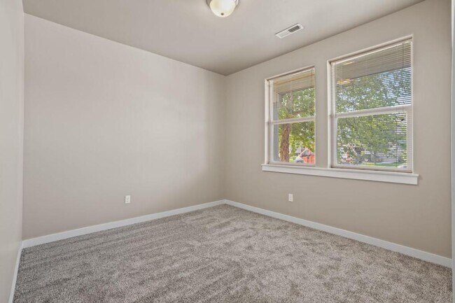 Building Photo - 1284 N Heath Ave