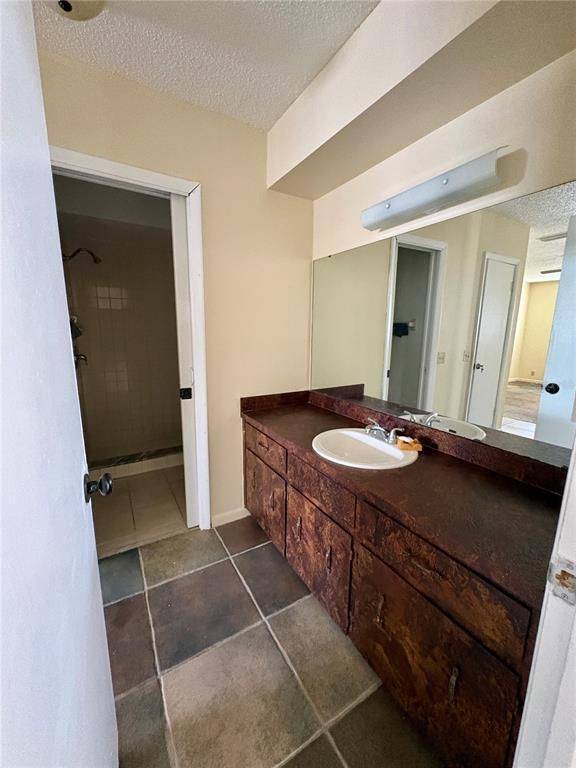 Building Photo - 728 Lake Ned Rd