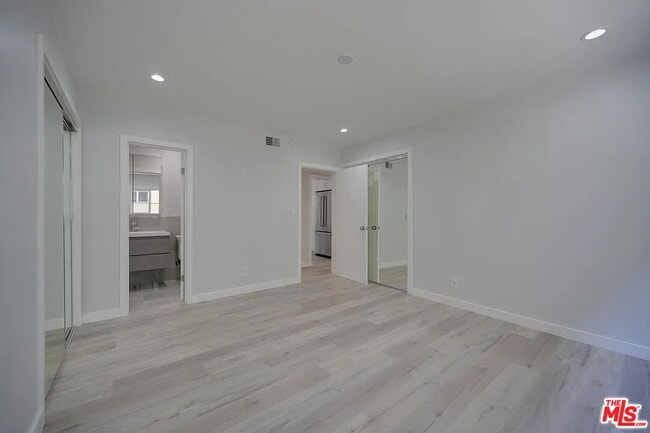 Building Photo - 505 N Alfred St