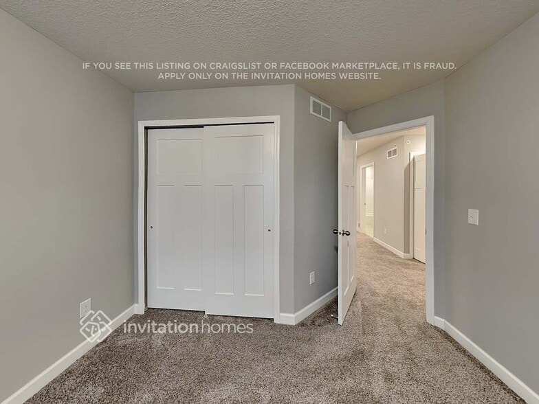 Building Photo - 10900 Everest Pl N