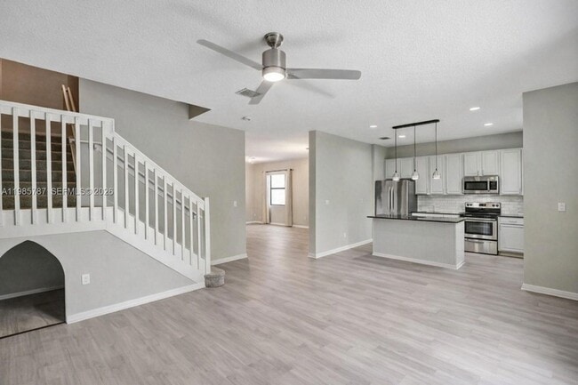 Building Photo - 760 NE 193rd Terrace