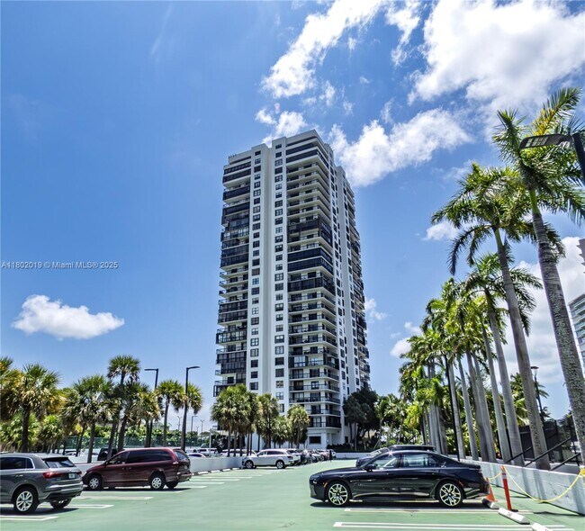 Building Photo - 2333 Brickell Ave