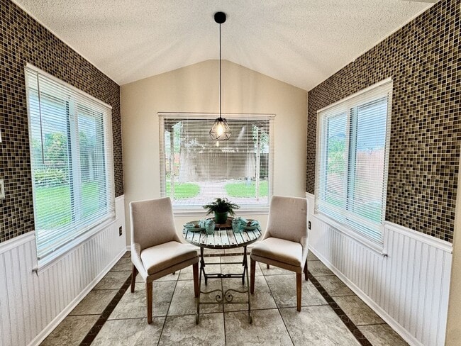Building Photo - 4-Bedroom Home in Rock Creek Available NOW...