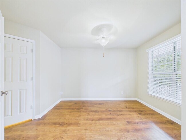 Building Photo - 7685 Northcross Dr