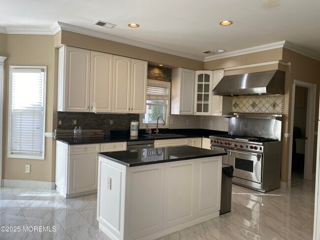 Building Photo - 41 Church Rd