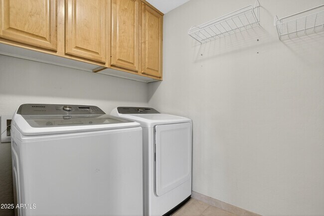 Building Photo - 4302 E Mossman Rd