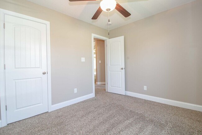 Building Photo - 209 Azalea Dr