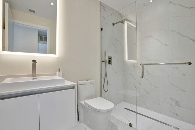 Building Photo - 3100 N Ocean Dr