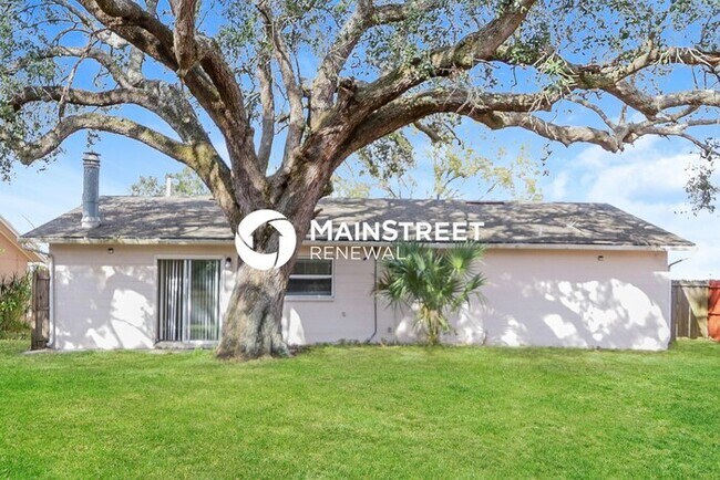 Building Photo - 3 Bedroom Pet-Friendly Home in Lakeland, FL with Main Street Renewal