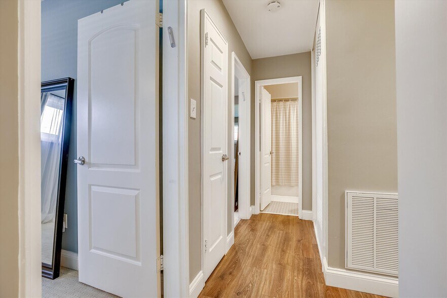 Hallway - 13810 Parkland Dr