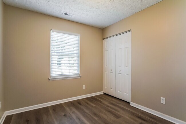Building Photo - 514 Laurens Way