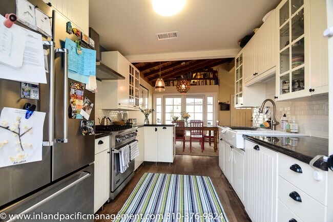 Building Photo - Exquisitely Remodeled Craftsman Style Home