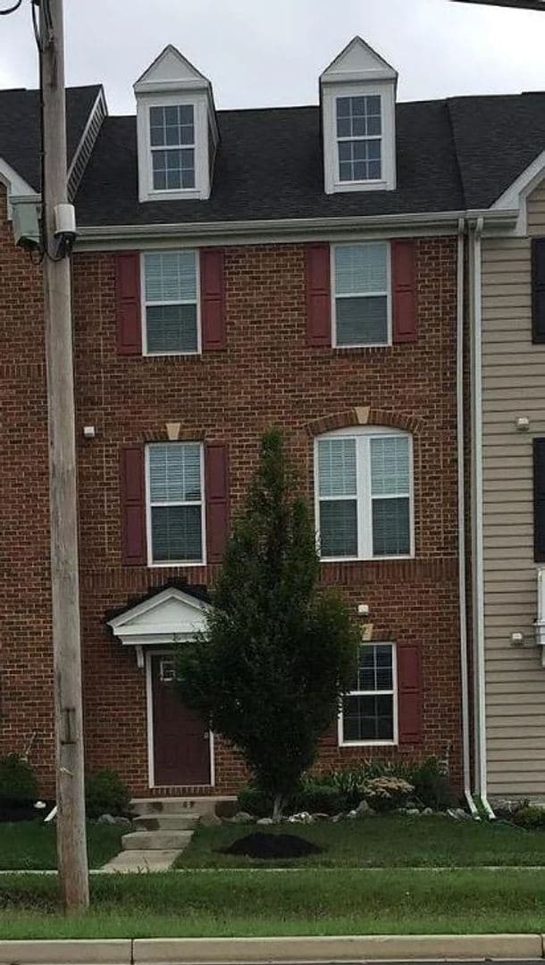 Building Photo - Large Townhome in Wormans Mill!