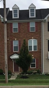 Building Photo - Large Townhome in Wormans Mill!