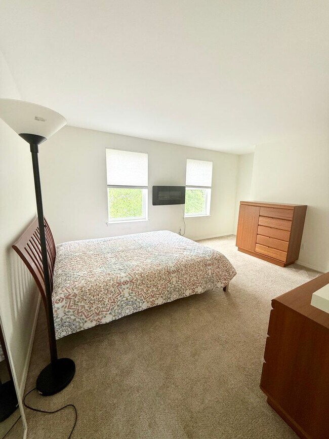 Building Photo - Must-see house in Poulsbo Forest Rock Hill...