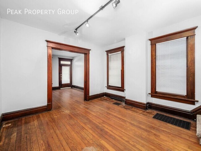 Building Photo - 1230 Indianola Ave