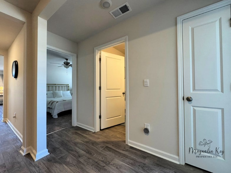 Building Photo - 514 Strawberry Fld Wy