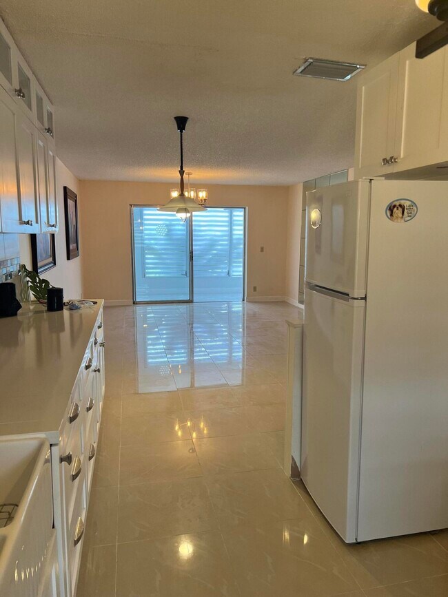 Building Photo - 131 Lake Olive Dr