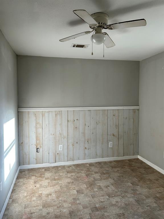 Building Photo - 2100 N Farm to Market 1486