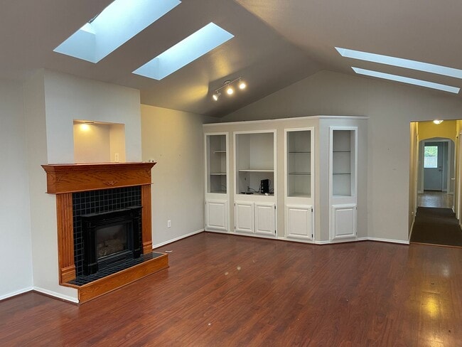 Building Photo - ***Half Off Move In Special***