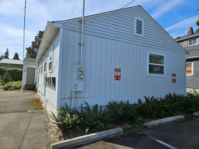 Unit Exterior Side - 3220 SE Rockwood St