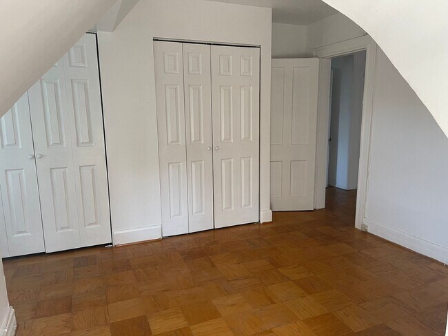 Building Photo - 720 Gladstone Ave