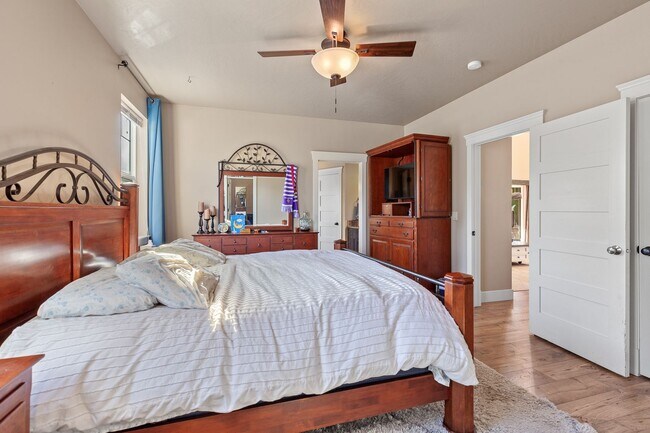 Building Photo - Beautiful, Executive  Home on Cul de Sac i...