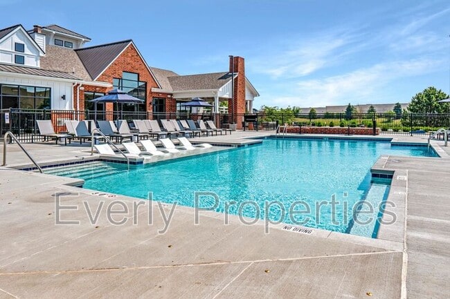 Building Photo - 6935 70th Ct