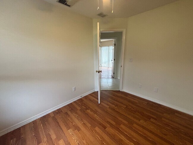 Building Photo - 3/3 Newly renovated on 3+ acres