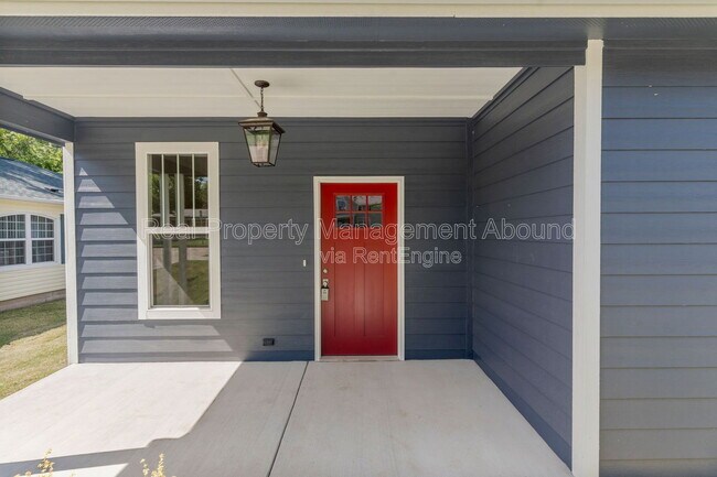 Building Photo - 101 E 11th St