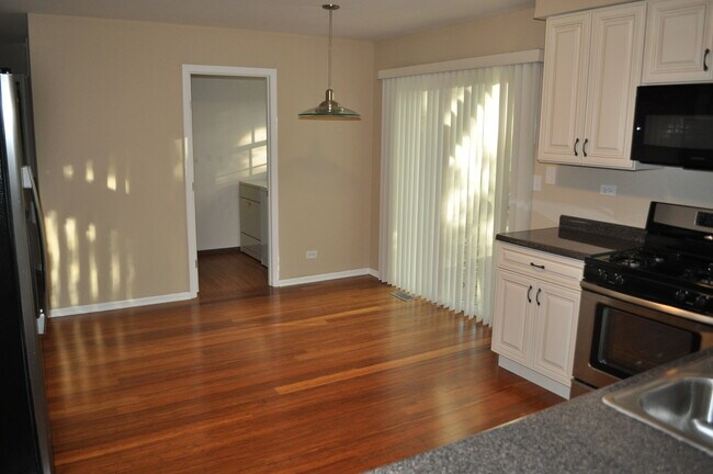 Building Photo - 15 Whispering Dr