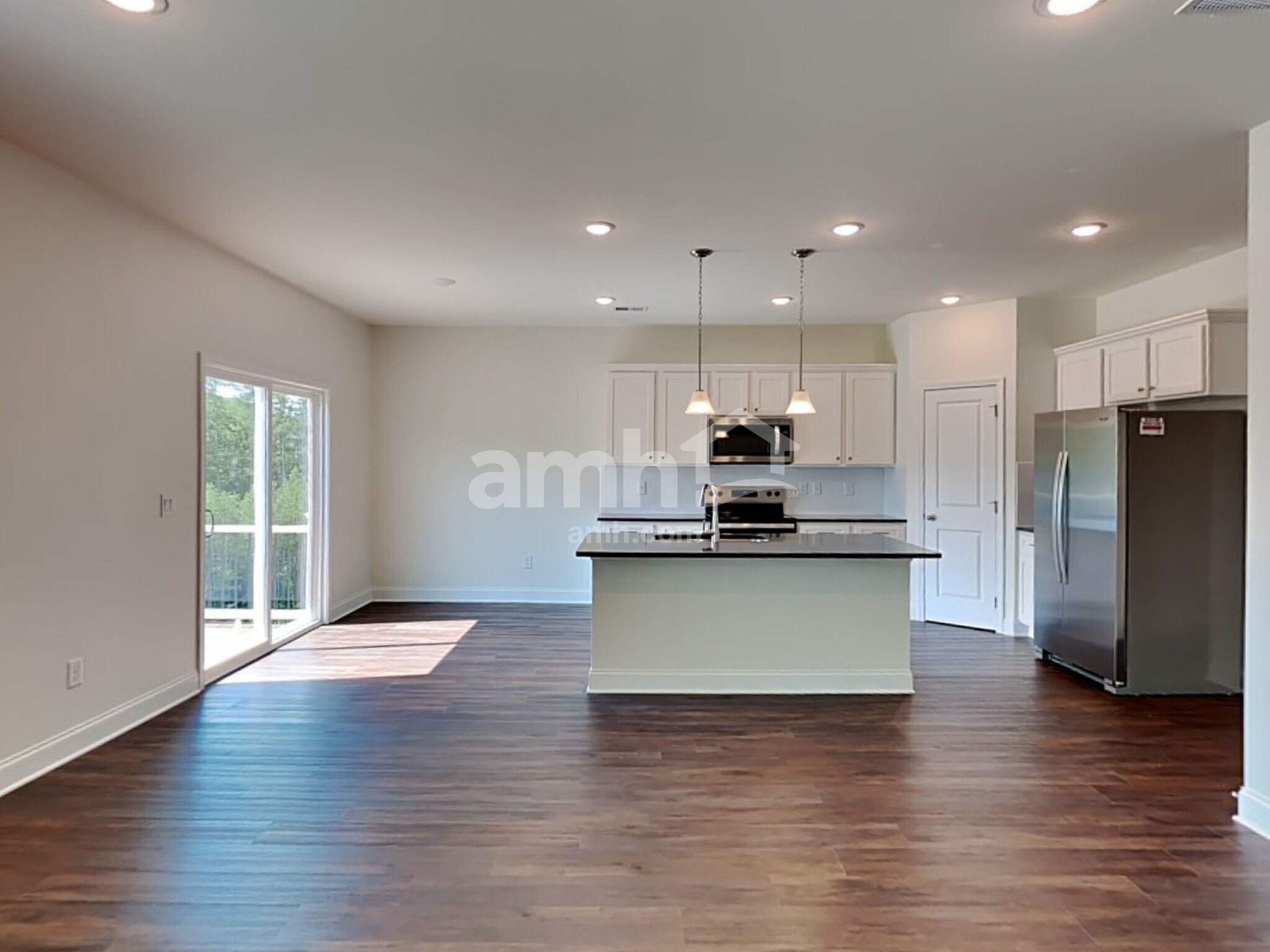 Building Photo - 312 Willow Ln