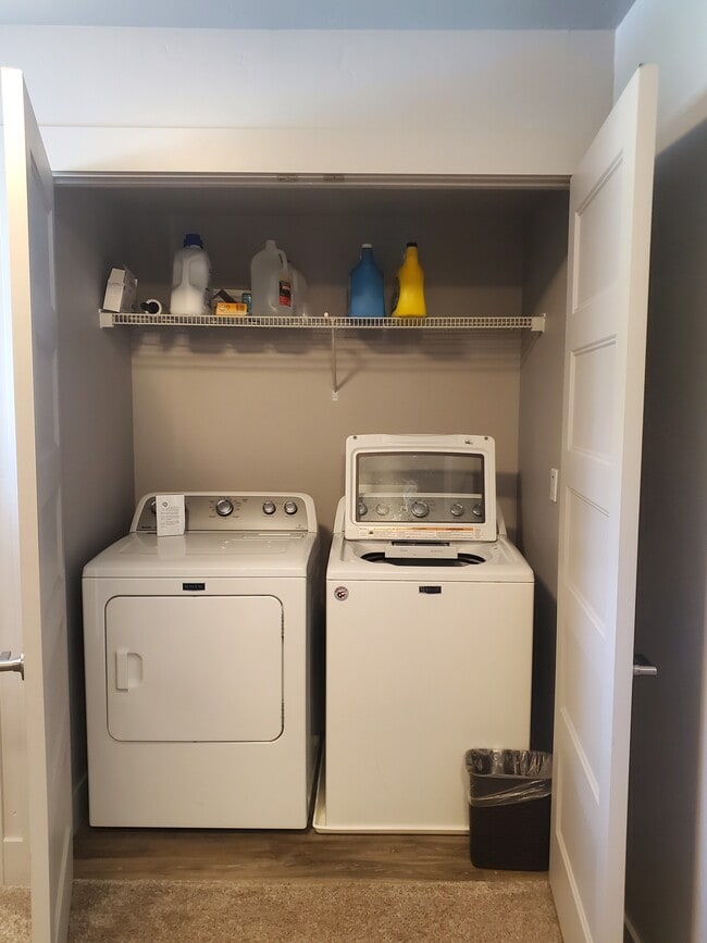 Washer/dryer - 1724 N Solomon Ct