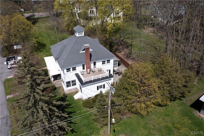 Building Photo - 40 Lakeview Cir