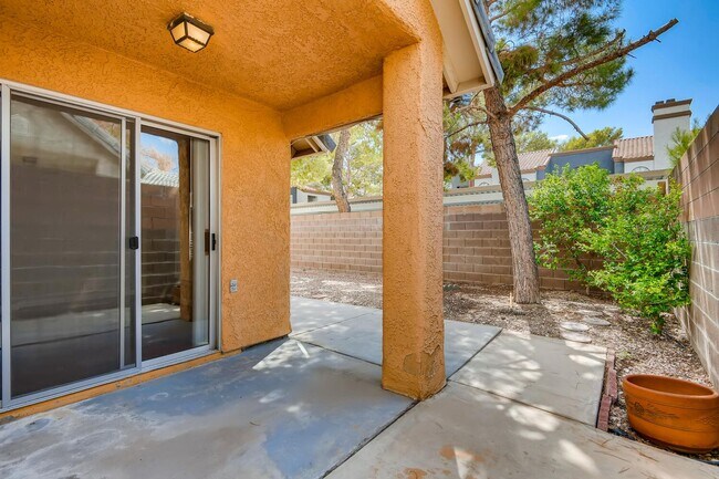 Building Photo - Charming 3 Bedroom Home In Henderson !