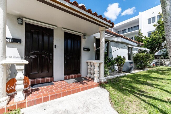 Building Photo - 2567 SW 21st Ave