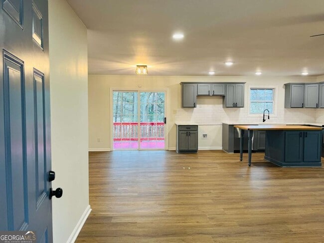 Building Photo - 502 Bavarian Dr