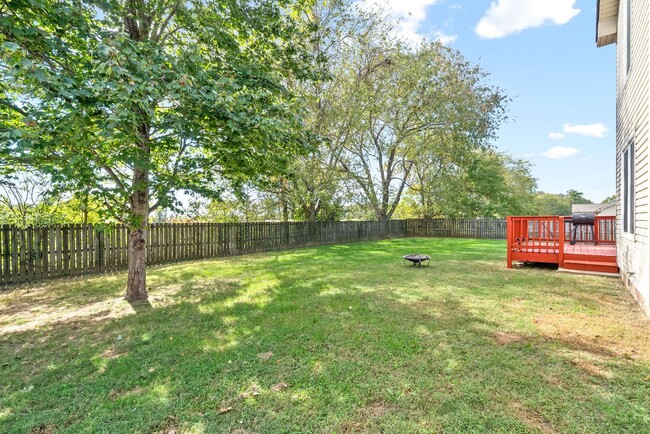 Building Photo - Pet Friendly Three Bedroom!