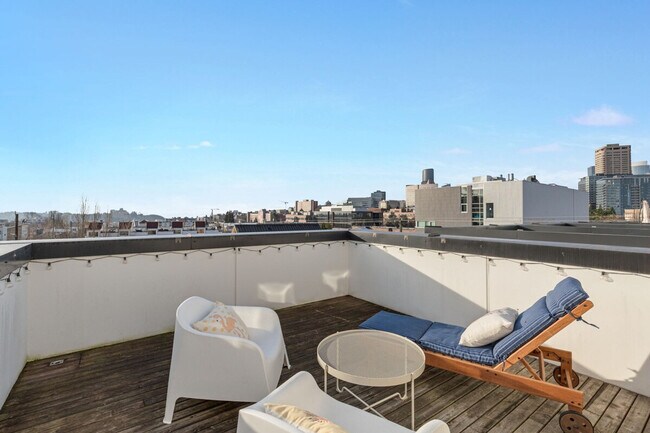 Building Photo - 1112 13th Ave